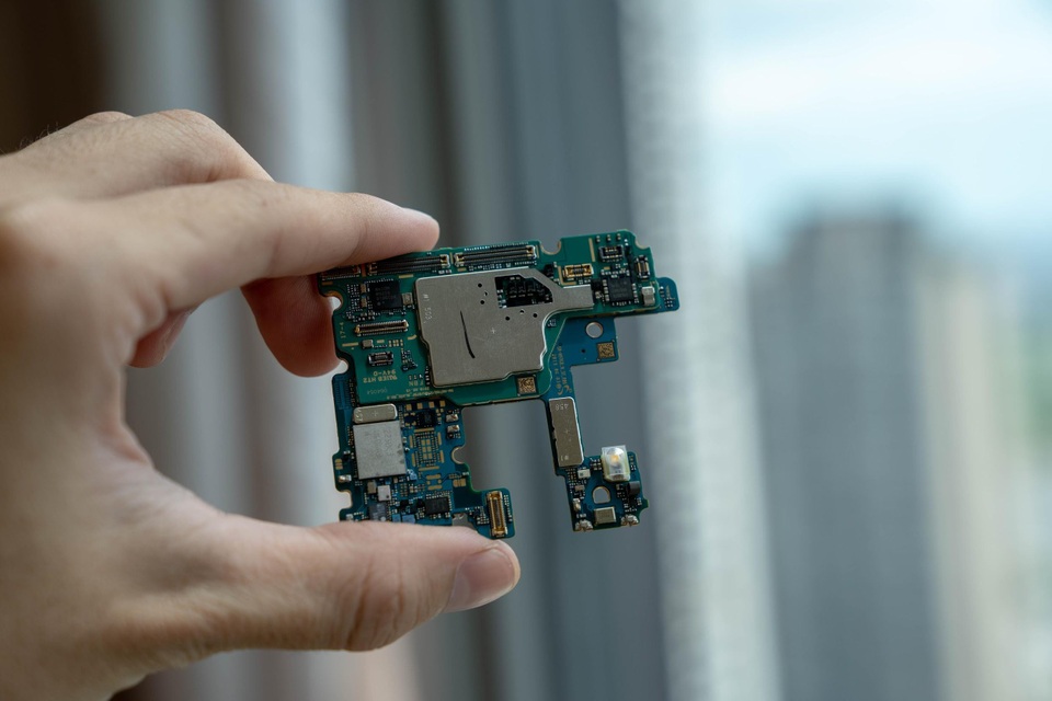 Galaxy Note10+ chơi khó người dùng vì nguy cơ vỡ kính khi tháo mở - 4 Galaxy Note10+ chơi khó người dùng vì nguy cơ vỡ kính khi tháo mở - 4