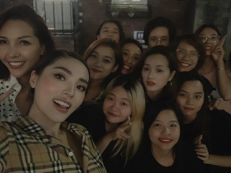 Phạm Quỳnh Anh “muốn đi tìm chú rể” khi ngắm Kỳ Duyên - Minh Triệu mặc váy cô dâu - 7 Phạm Quỳnh Anh “muốn đi tìm chú rể” khi ngắm Kỳ Duyên - Minh Triệu mặc váy cô dâu - 7