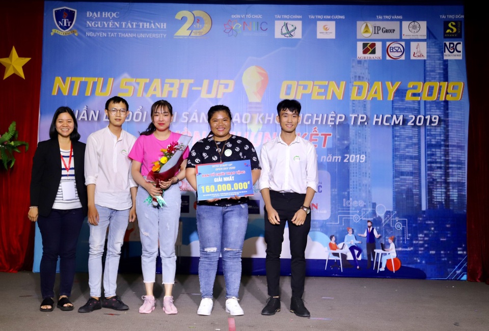 Chế phẩm từ tảo giúp nhóm sinh viên giành 160 triệu đồng cuộc thi khởi nghiệp - 4 Chế phẩm từ tảo giúp nhóm sinh viên giành 160 triệu đồng cuộc thi khởi nghiệp - 4