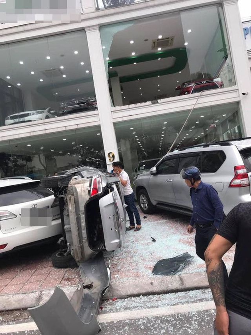 Chuyện sản phụ mất con bên vệ đường và nữ công an gây rối ở sân bay - 8 Chuyện sản phụ mất con bên vệ đường và nữ công an gây rối ở sân bay - 8