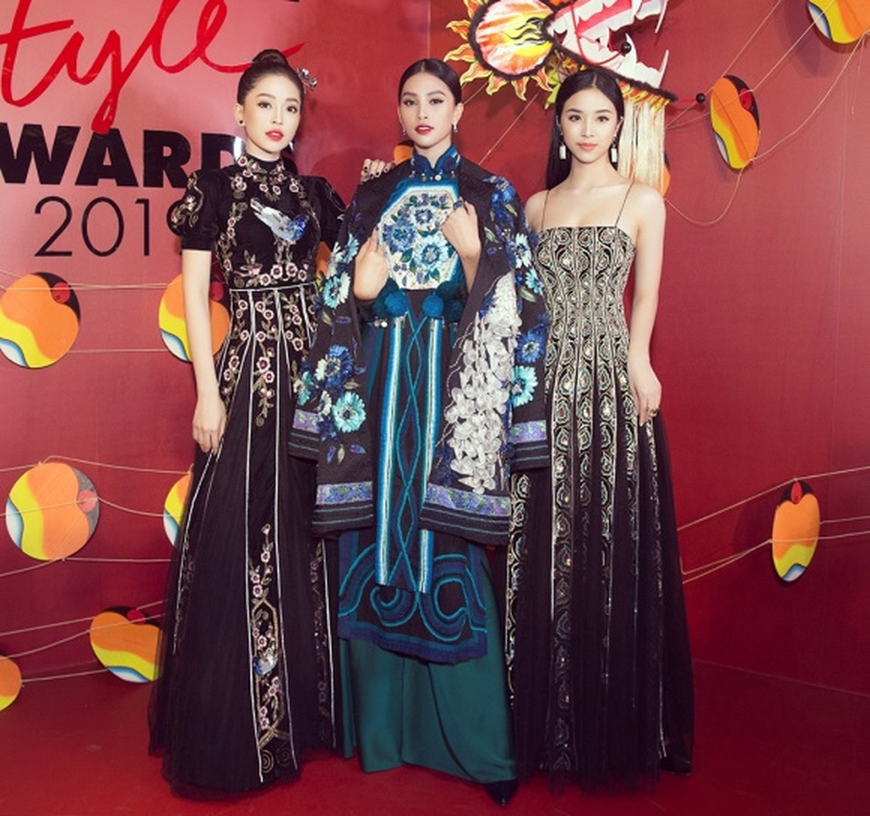 Mỹ Tâm, Hoàng Thùy nổi bật nhất tuần với trang phục gợi cảm - 11 Mỹ Tâm, Hoàng Thùy nổi bật nhất tuần với trang phục gợi cảm - 11