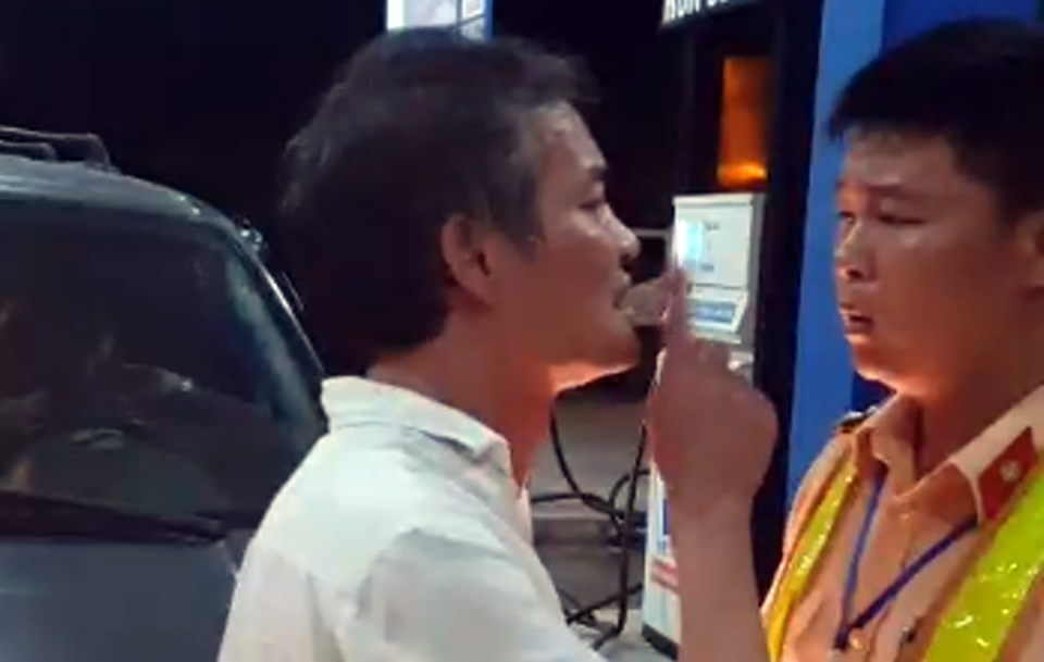 Chuyện sản phụ mất con bên vệ đường và nữ công an gây rối ở sân bay - 4 Chuyện sản phụ mất con bên vệ đường và nữ công an gây rối ở sân bay - 4