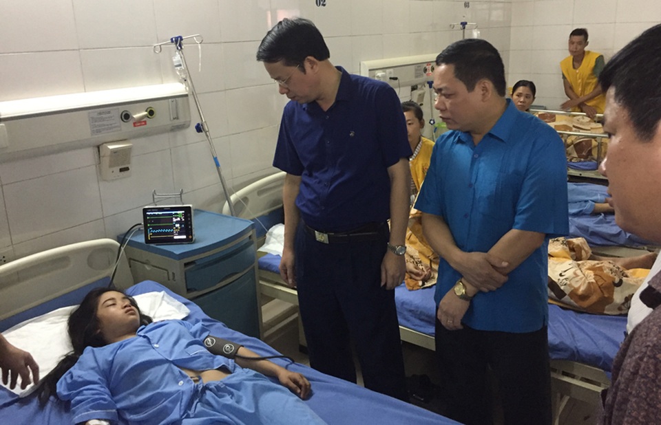 Xe máy kẹp 5 tông dải phân cách, 4 người tử vong: Tai nạn kinh hoàng sau tiệc sinh nhật - 2 Xe máy kẹp 5 tông dải phân cách, 4 người tử vong: Tai nạn kinh hoàng sau tiệc sinh nhật - 2