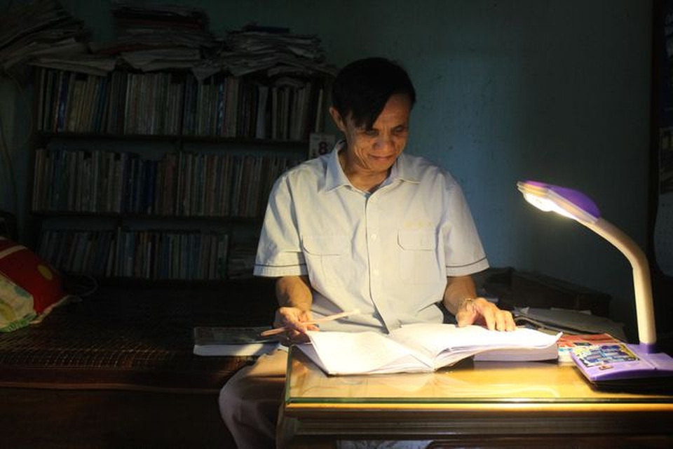 Nghị lực vượt lên số phận của “thầy giáo không bằng cấp” - 2 Nghị lực vượt lên số phận của “thầy giáo không bằng cấp” - 2