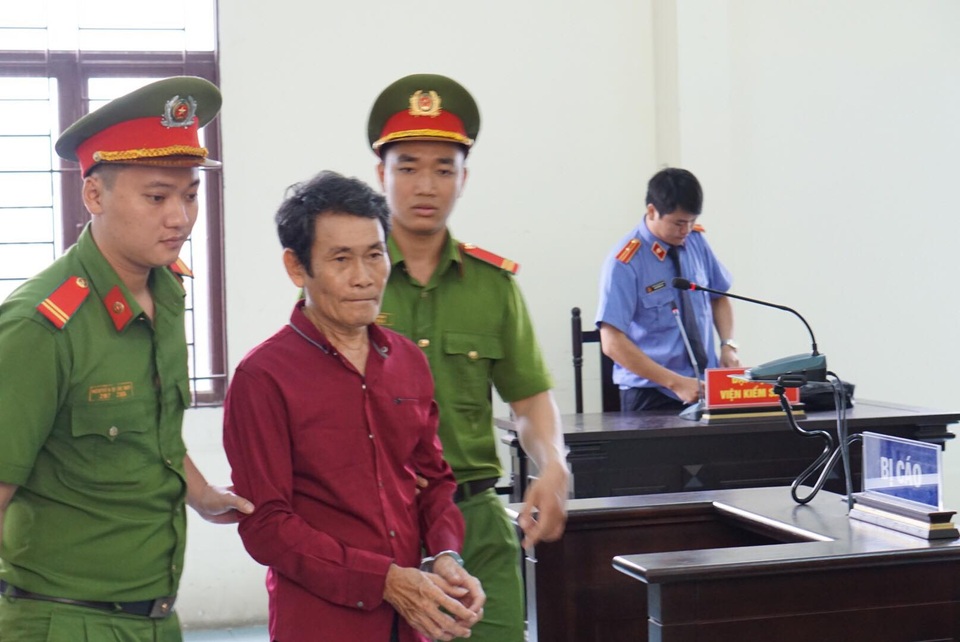 Tuyên án gã đàn ông 63 tuổi bị camera ghi lại hành vi dâm ô bé gái 7 tuổi - 1 Tuyên án gã đàn ông 63 tuổi bị camera ghi lại hành vi dâm ô bé gái 7 tuổi - 1