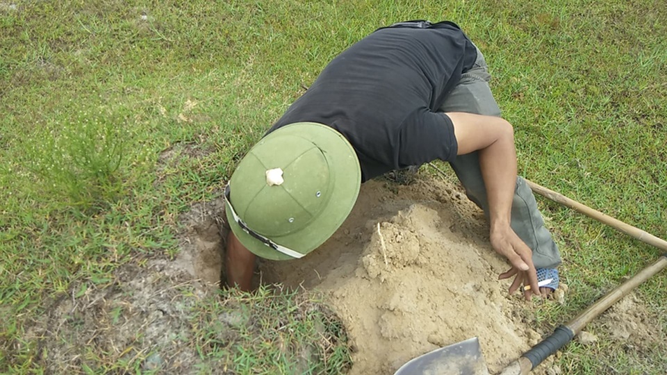 Theo chân thợ săn đào cát tìm hang, truy bắt thực phẩm tình yêu - 12 Theo chân thợ săn đào cát tìm hang, truy bắt thực phẩm tình yêu - 12