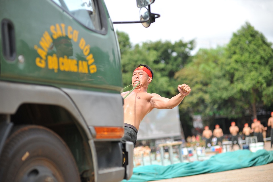 Kịch tính màn giải cứu con tin giả định của các chiến sĩ công an - 10 Kịch tính màn giải cứu con tin giả định của các chiến sĩ công an - 10