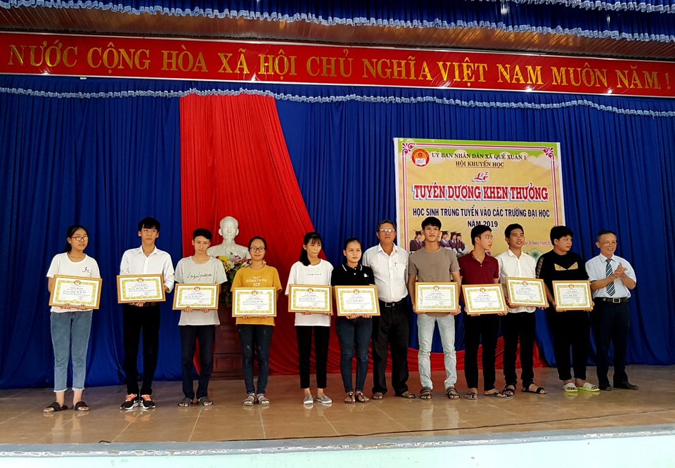 Khen thưởng tân sinh viên Khen thưởng tân sinh viên