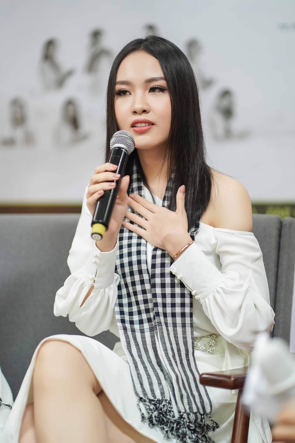 Hà Anh tiết lộ học lớp 9 đã cao 1,7m, từng được mời vào đội tuyển bóng rổ - 5 Hà Anh tiết lộ học lớp 9 đã cao 1,7m, từng được mời vào đội tuyển bóng rổ - 5