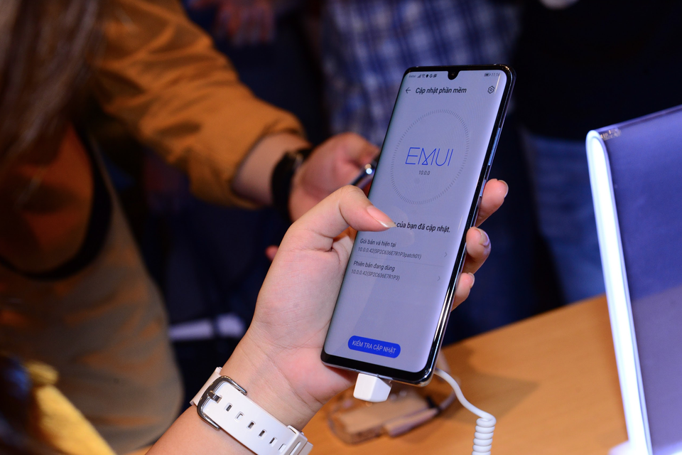 7 năm phát triển của EMUI và sự vươn lên của “gã khổng lồ” công nghệ Huawei - 1 7 năm phát triển của EMUI và sự vươn lên của “gã khổng lồ” công nghệ Huawei - 1