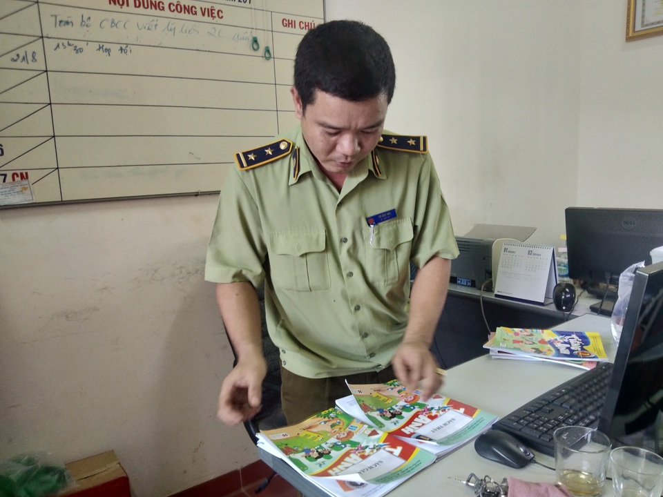 Sách giả tràn lan trên thị trường, phụ huynh khó phân biệt - 1 Sách giả tràn lan trên thị trường, phụ huynh khó phân biệt - 1