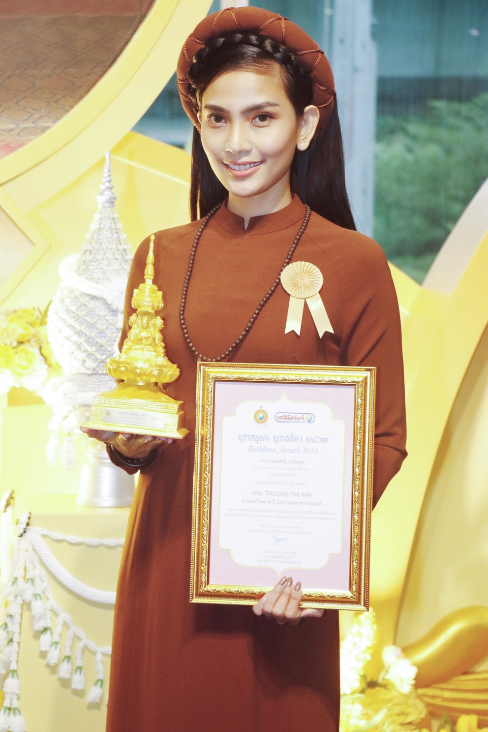 Trương Thị May nhận giải Người con của Đức Phật - 1 Trương Thị May nhận giải Người con của Đức Phật - 1