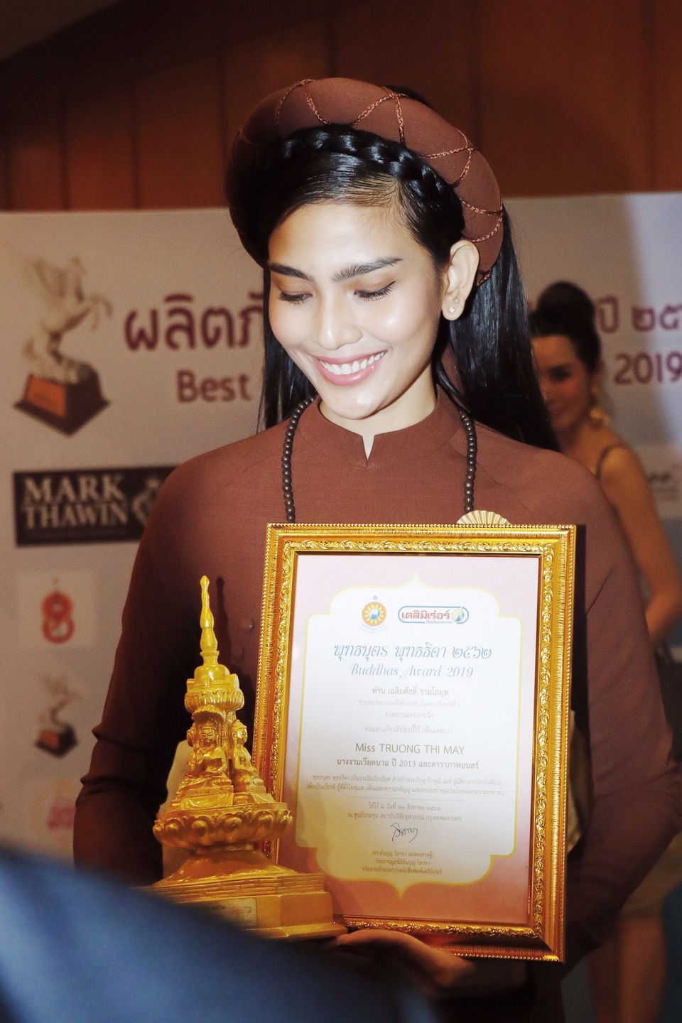 Trương Thị May nhận giải Người con của Đức Phật - 5 Trương Thị May nhận giải Người con của Đức Phật - 5