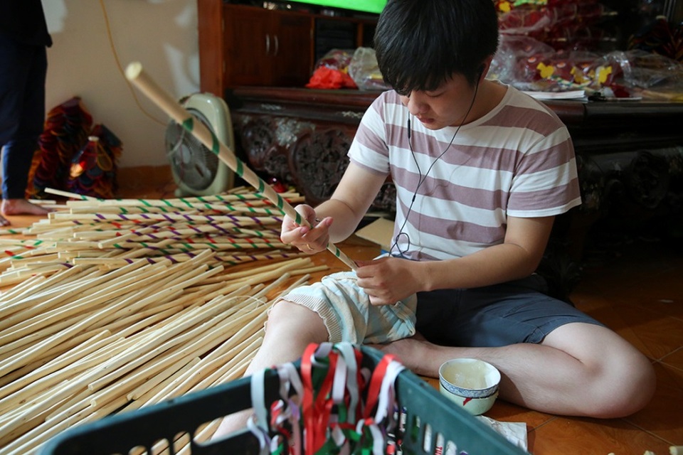 Người đàn ông hơn 40 năm làm đèn ông sư Trung thu ở Hà Nội - 5