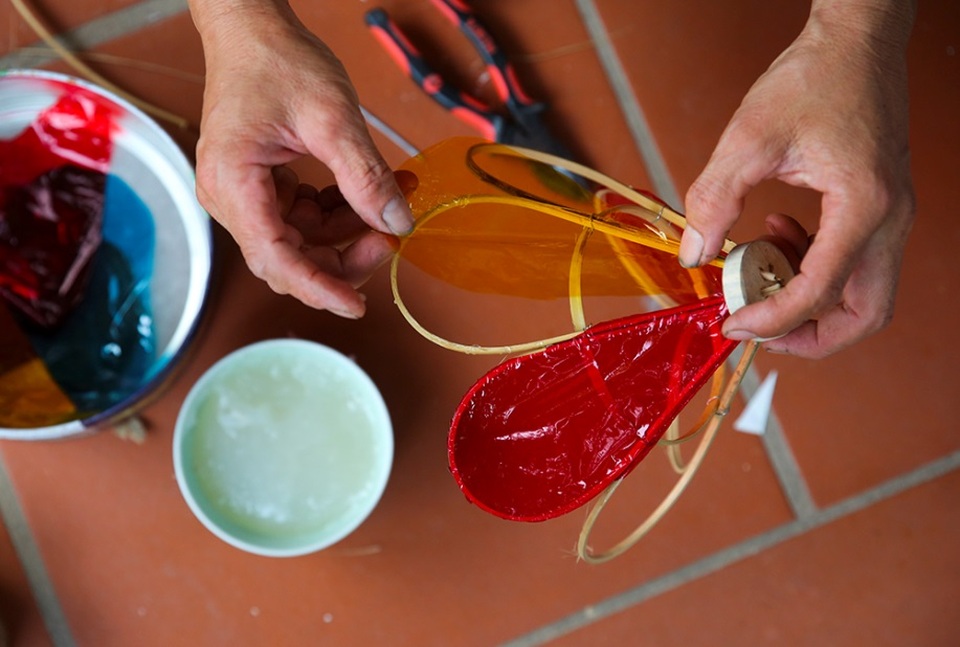 Người đàn ông hơn 40 năm làm đèn ông sư Trung thu ở Hà Nội - 6