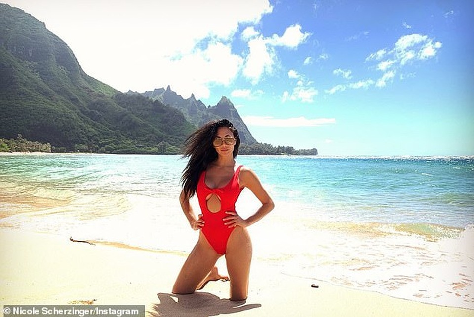 Nicole Scherzinger chia sẻ bí quyết giữ dáng gợi cảm - 4 Nicole Scherzinger chia sẻ bí quyết giữ dáng gợi cảm - 4