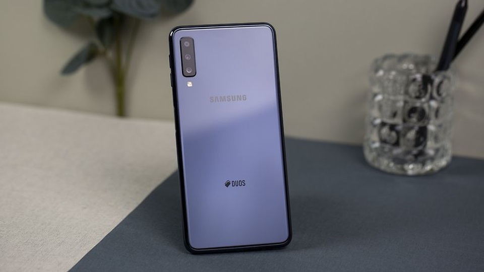 Những mẫu smartphone 3 camera lý tưởng cho người ít tiền - 3 Những mẫu smartphone 3 camera lý tưởng cho người ít tiền - 3