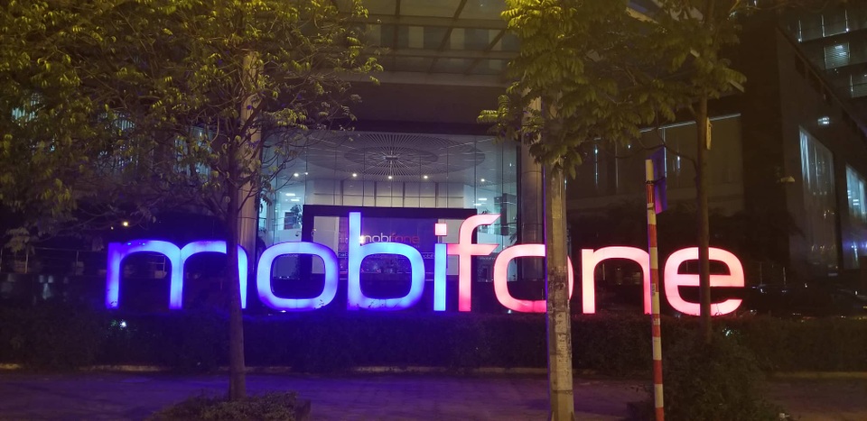 Khởi tố Tổng Giám đốc cùng 3 Phó Tổng Giám đốc MobiFone - 1 Khởi tố Tổng Giám đốc cùng 3 Phó Tổng Giám đốc MobiFone - 1