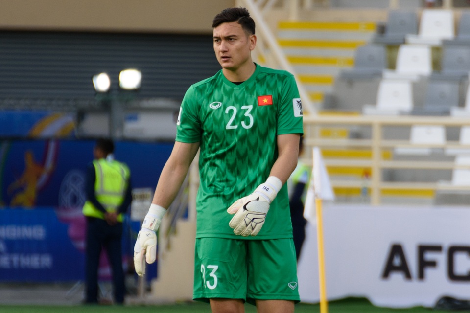 Đặng Văn Lâm di chuyển hành xác về nước hội quân cùng đội tuyển Việt Nam - 1 Đặng Văn Lâm di chuyển hành xác về nước hội quân cùng đội tuyển Việt Nam - 1