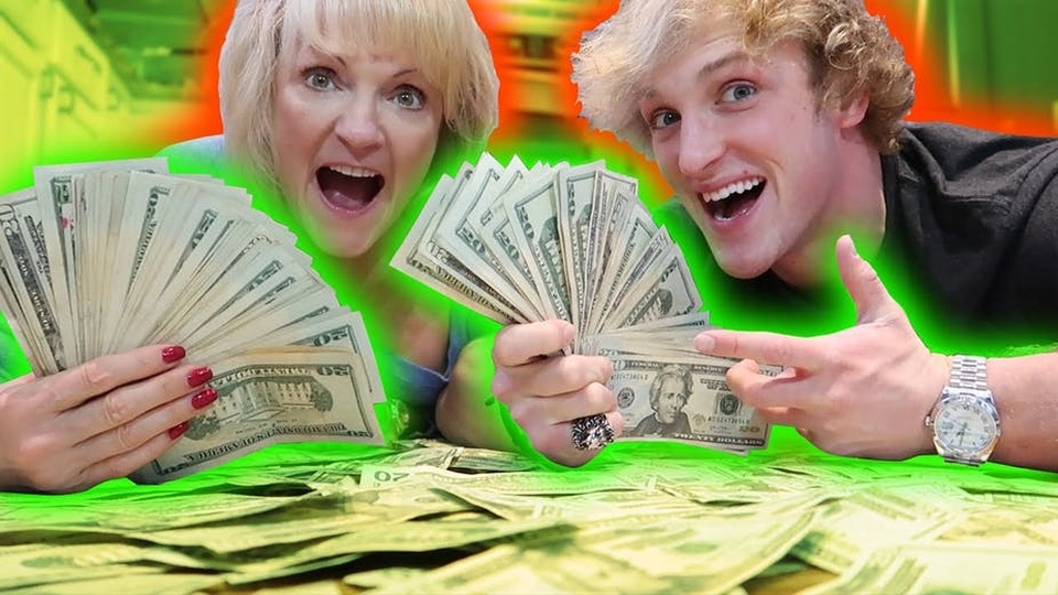 Fan nam nhảy cầu tự sát do bị nữ YouTuber khước từ lời mời ăn tối - 3 Fan nam nhảy cầu tự sát do bị nữ YouTuber khước từ lời mời ăn tối - 3