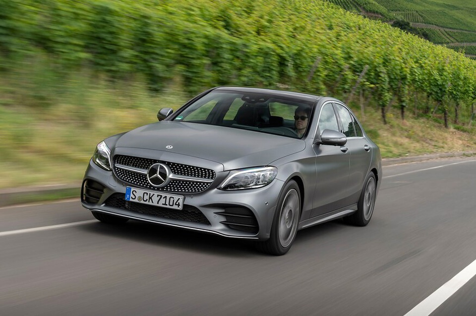 Triệu hồi 28.400 chiếc Mercedes-Benz C-Class vì nguy cơ rơi ắc-quy - 1 Triệu hồi 28.400 chiếc Mercedes-Benz C-Class vì nguy cơ rơi ắc-quy - 1