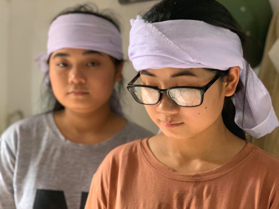 Mẹ chết, bố bị tâm thần, nữ sinh khóc lặng trước ngày nhập trường Đại Học - 2 Mẹ chết, bố bị tâm thần, nữ sinh khóc lặng trước ngày nhập trường Đại Học - 2