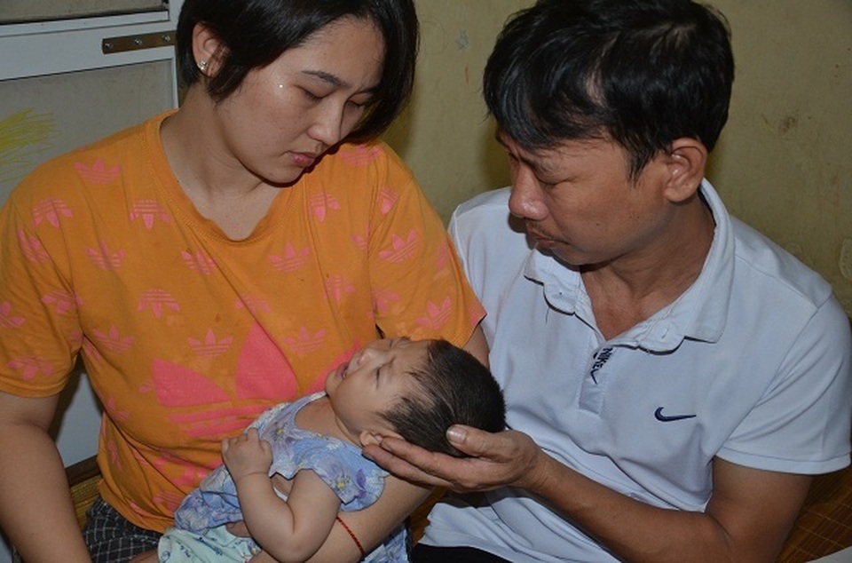 Tiếng khóc xé lòng của bé gái 9 tháng tuổi mắc tim bẩm sinh phức tạp - 8 Tiếng khóc xé lòng của bé gái 9 tháng tuổi mắc tim bẩm sinh phức tạp - 8