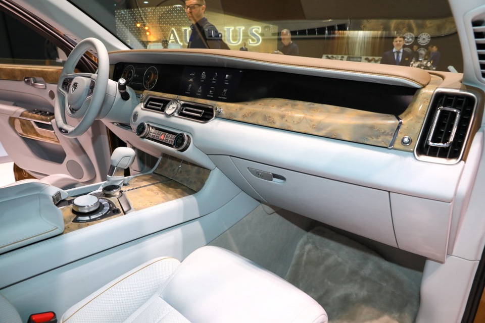 Rolls-Royce của nước Nga chốt giá tương đương hơn 6 tỉ đồng - 9 Rolls-Royce của nước Nga chốt giá tương đương hơn 6 tỉ đồng - 9
