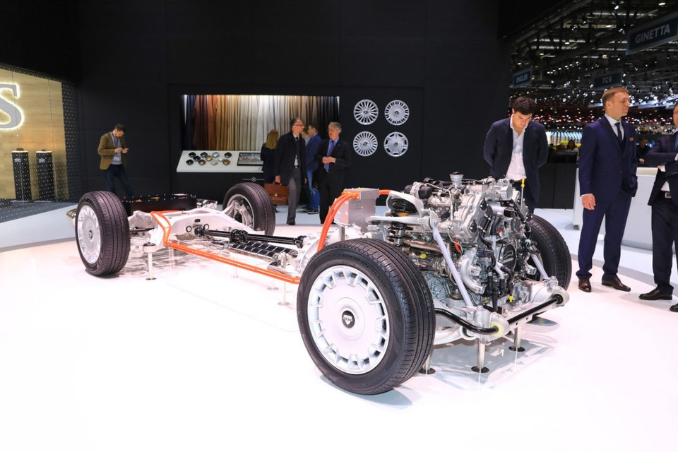 Rolls-Royce của nước Nga chốt giá tương đương hơn 6 tỉ đồng - 12 Rolls-Royce của nước Nga chốt giá tương đương hơn 6 tỉ đồng - 12