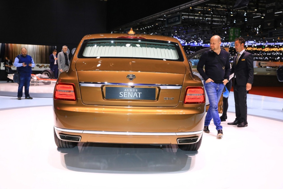 Rolls-Royce của nước Nga chốt giá tương đương hơn 6 tỉ đồng - 7 Rolls-Royce của nước Nga chốt giá tương đương hơn 6 tỉ đồng - 7