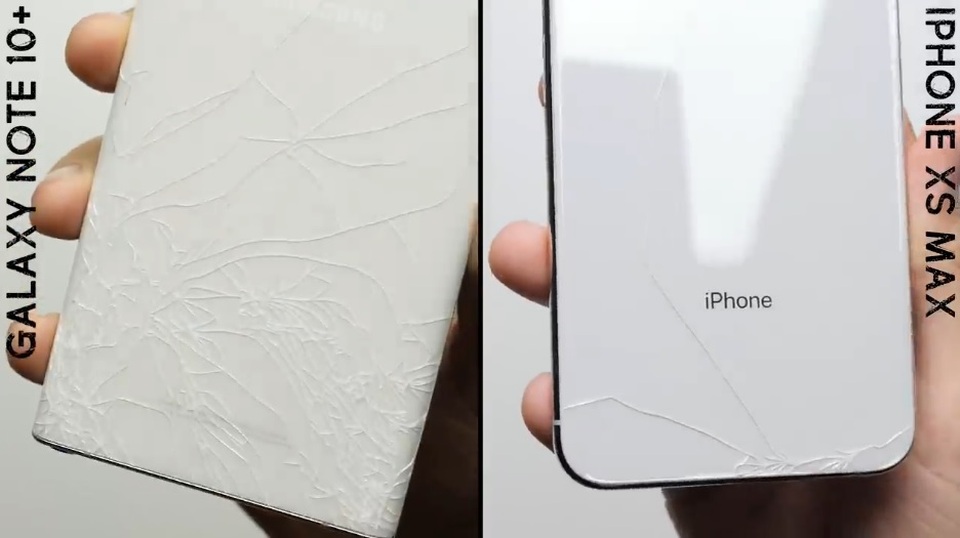 Đọ độ bền Galaxy Note10+ và iPhone XS Max trong bài rơi tự do - 1 Đọ độ bền Galaxy Note10+ và iPhone XS Max trong bài rơi tự do - 1