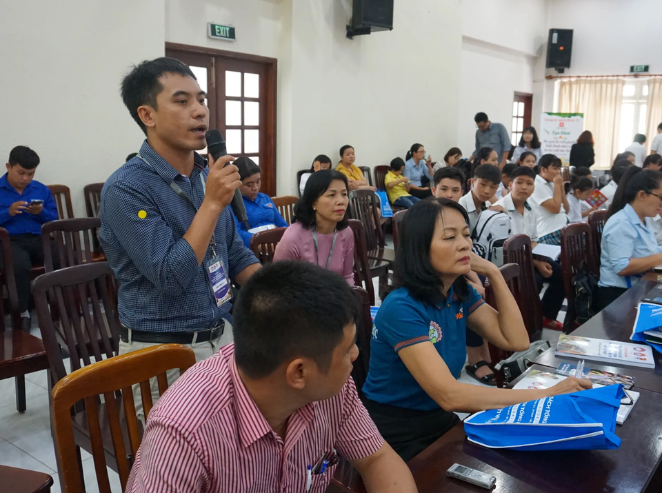 Thương học sinh Việt phải “gói mình” trong sách giáo khoa - 2 Thương học sinh Việt phải “gói mình” trong sách giáo khoa - 2