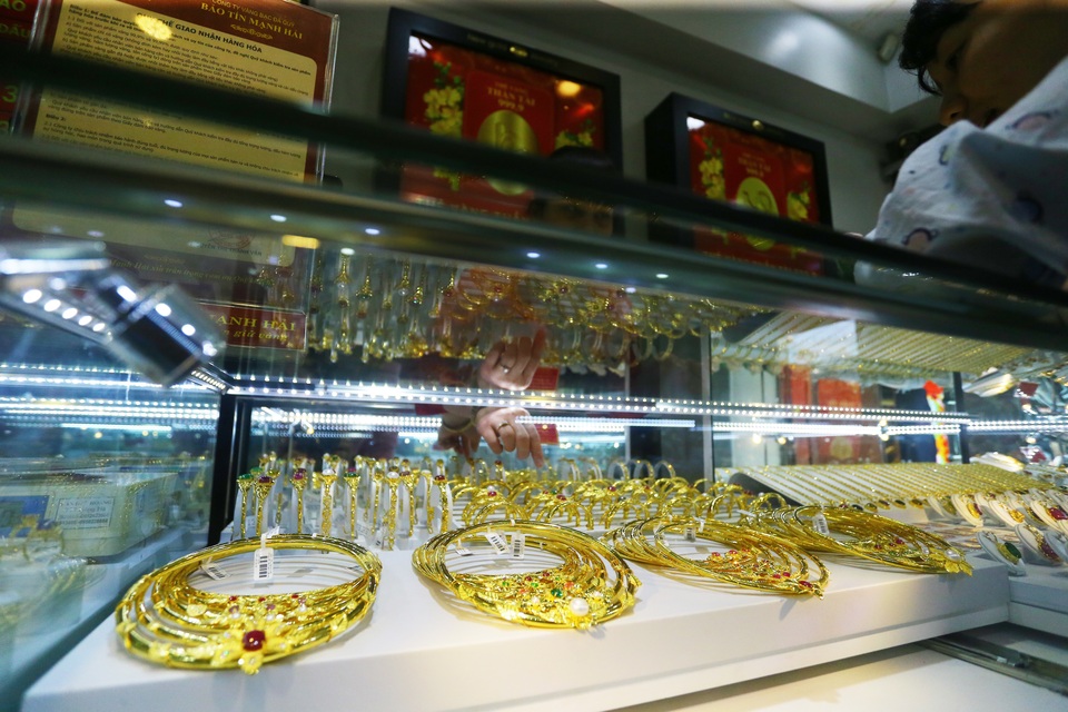 Thương chiến Mỹ-Trung hạ nhiệt, giá vàng rơi khỏi đỉnh 43 triệu đồng/lượng - 2 Thương chiến Mỹ-Trung hạ nhiệt, giá vàng rơi khỏi đỉnh 43 triệu đồng/lượng - 2