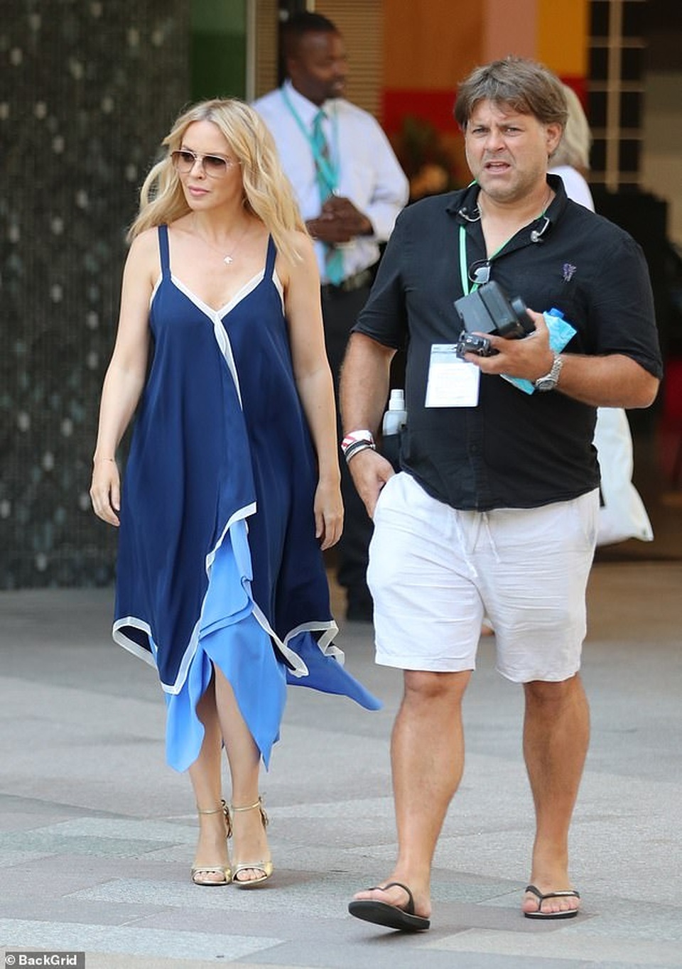 Kylie Minogue xinh đẹp, rạng rỡ ở tuổi 51 - 2 Kylie Minogue xinh đẹp, rạng rỡ ở tuổi 51 - 2