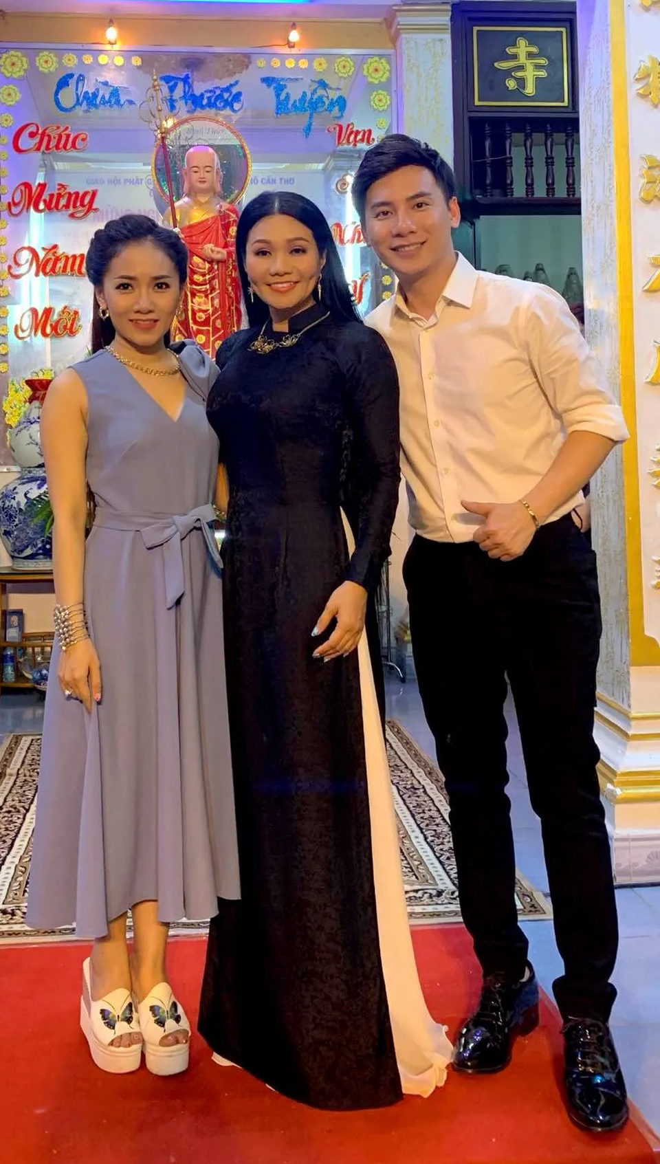 Thy Nhung xúc động khi phát quà cho người nghèo - 3 Thy Nhung xúc động khi phát quà cho người nghèo - 3