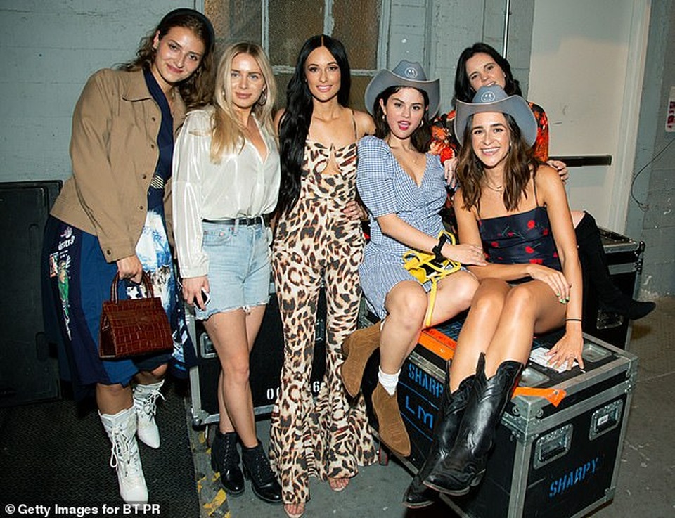 Selena Gomez sắp thành “bà chủ” hãng mỹ phẩm - 1 Selena Gomez sắp thành “bà chủ” hãng mỹ phẩm - 1