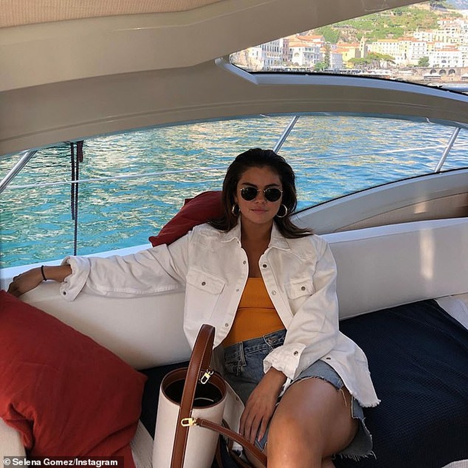 Selena Gomez sắp thành “bà chủ” hãng mỹ phẩm - 6 Selena Gomez sắp thành “bà chủ” hãng mỹ phẩm - 6