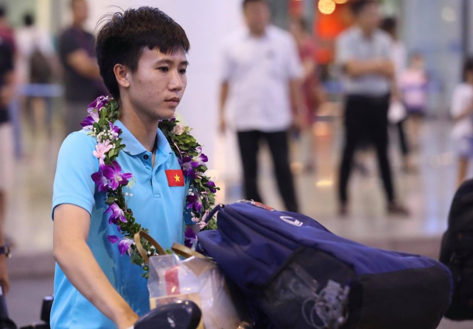 Đội tuyển nữ Việt Nam về nước, được thưởng hơn 2 tỷ đồng - 8 Đội tuyển nữ Việt Nam về nước, được thưởng hơn 2 tỷ đồng - 8