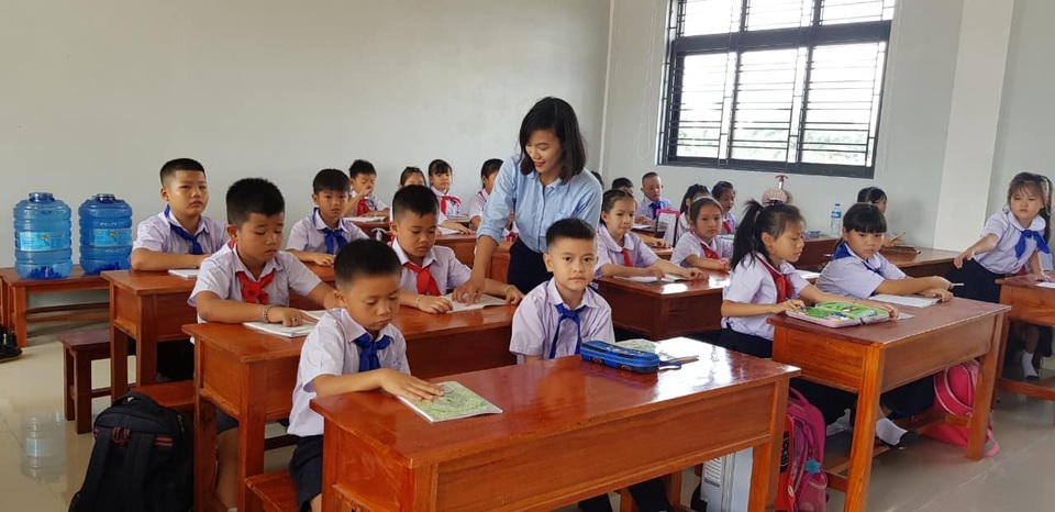 Đưa giáo viên Quảng Trị sang dạy học tại Lào - 2 Đưa giáo viên Quảng Trị sang dạy học tại Lào - 2