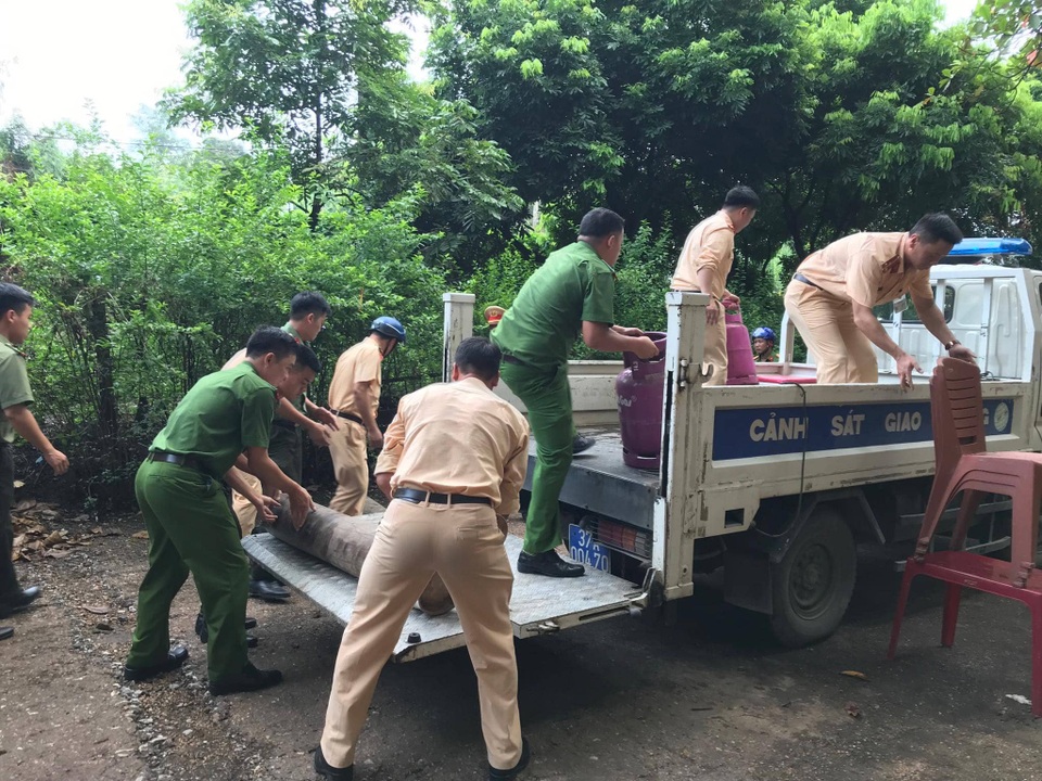 Cháy lớn tại nhà máy luyện thiếc, 8 công nhân may mắn thoát nạn - 4 Cháy lớn tại nhà máy luyện thiếc, 8 công nhân may mắn thoát nạn - 4