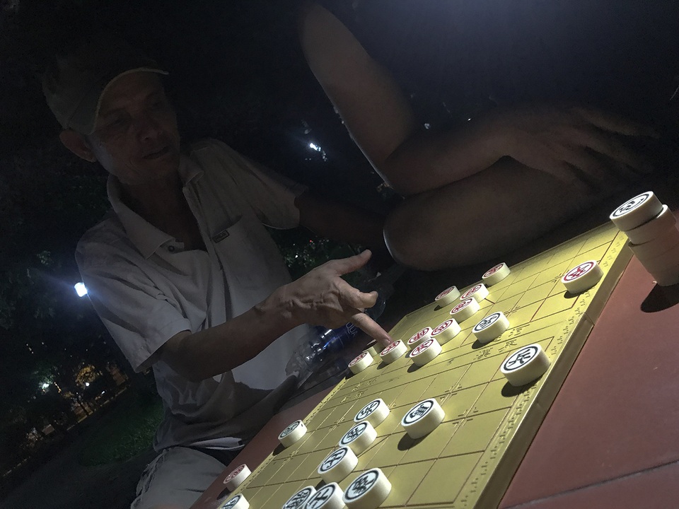 Chơi cờ “âm phủ” để cai thuốc lá, rượu bia - 7 Chơi cờ “âm phủ” để cai thuốc lá, rượu bia - 7
