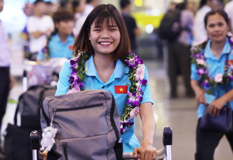 Đội tuyển nữ Việt Nam về nước, được thưởng hơn 2 tỷ đồng - 9 Đội tuyển nữ Việt Nam về nước, được thưởng hơn 2 tỷ đồng - 9