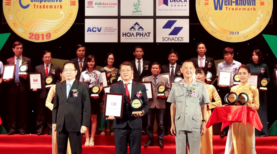 CDC Hà Nội – Top 50 “nhãn hiệu nổi tiếng – Nhãn hiệu cạch tranh Việt Nam 2019” - 2 CDC Hà Nội – Top 50 “nhãn hiệu nổi tiếng – Nhãn hiệu cạch tranh Việt Nam 2019” - 2