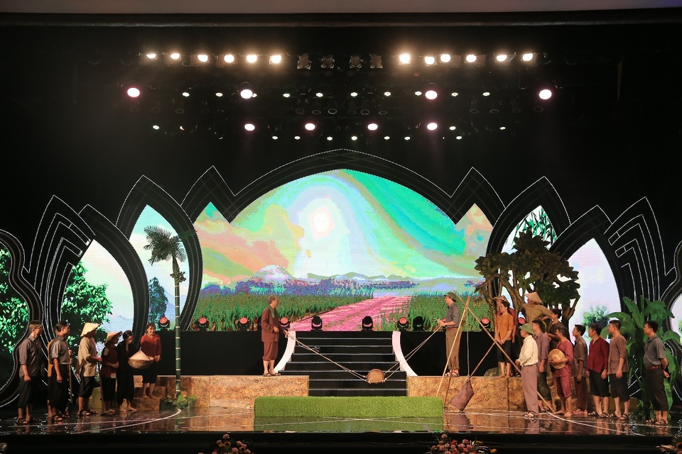 Theo chân Bác: Chương trình nghệ thuật sâu lắng và xúc động - 3 Theo chân Bác: Chương trình nghệ thuật sâu lắng và xúc động - 3