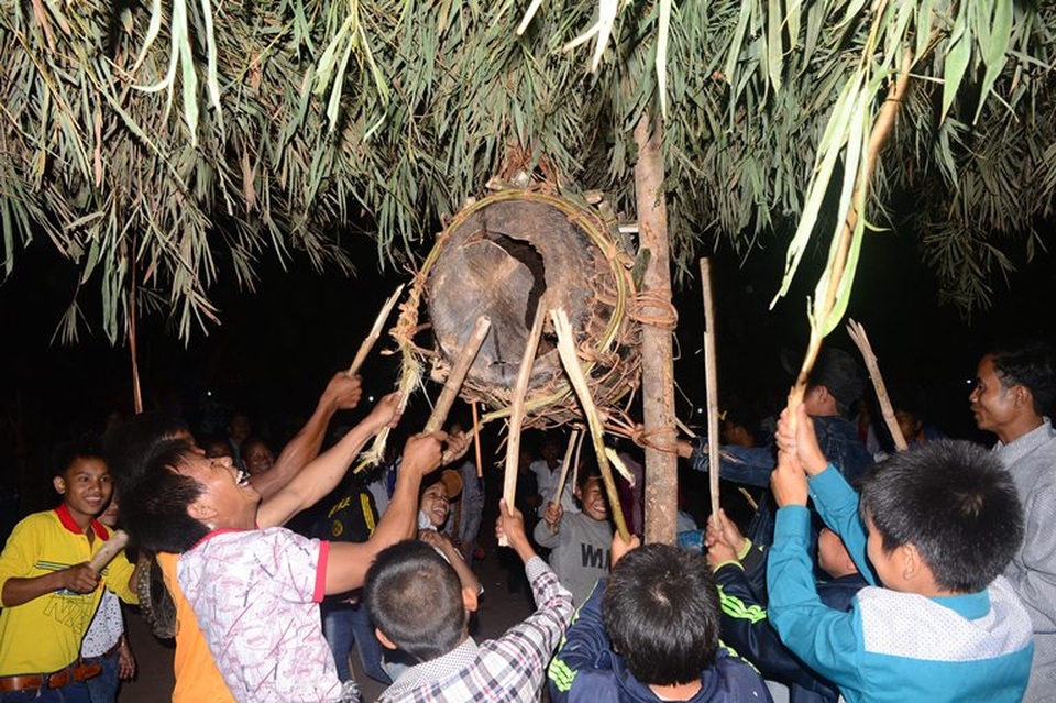 Đập trống Ma Coong và đua thuyền trên sông Kiến Giang được công nhận Di sản văn hóa phi vật thể Quốc gia - 3 Đập trống Ma Coong và đua thuyền trên sông Kiến Giang được công nhận Di sản văn hóa phi vật thể Quốc gia - 3