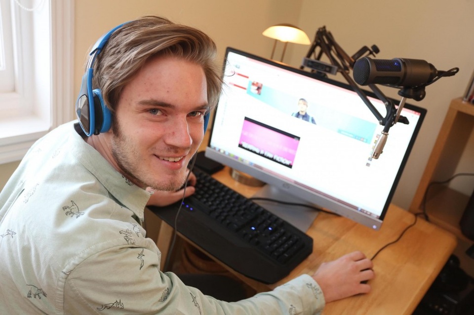 PewDiePie cán mốc 100 triệu subscriber, thu nhập 7 triệu USD/năm và hơn thế nữa - 2 PewDiePie cán mốc 100 triệu subscriber, thu nhập 7 triệu USD/năm và hơn thế nữa - 2