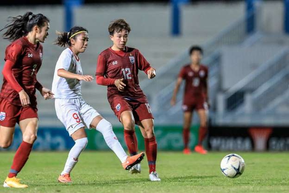 Người hùng của đội tuyển nữ Việt Nam lý giải về tấm thẻ đỏ trước Thái Lan - 2 Người hùng của đội tuyển nữ Việt Nam lý giải về tấm thẻ đỏ trước Thái Lan - 2