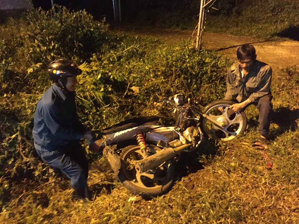 3 xe máy tông nhau, 3 người chết, 2 người bị thương - 1