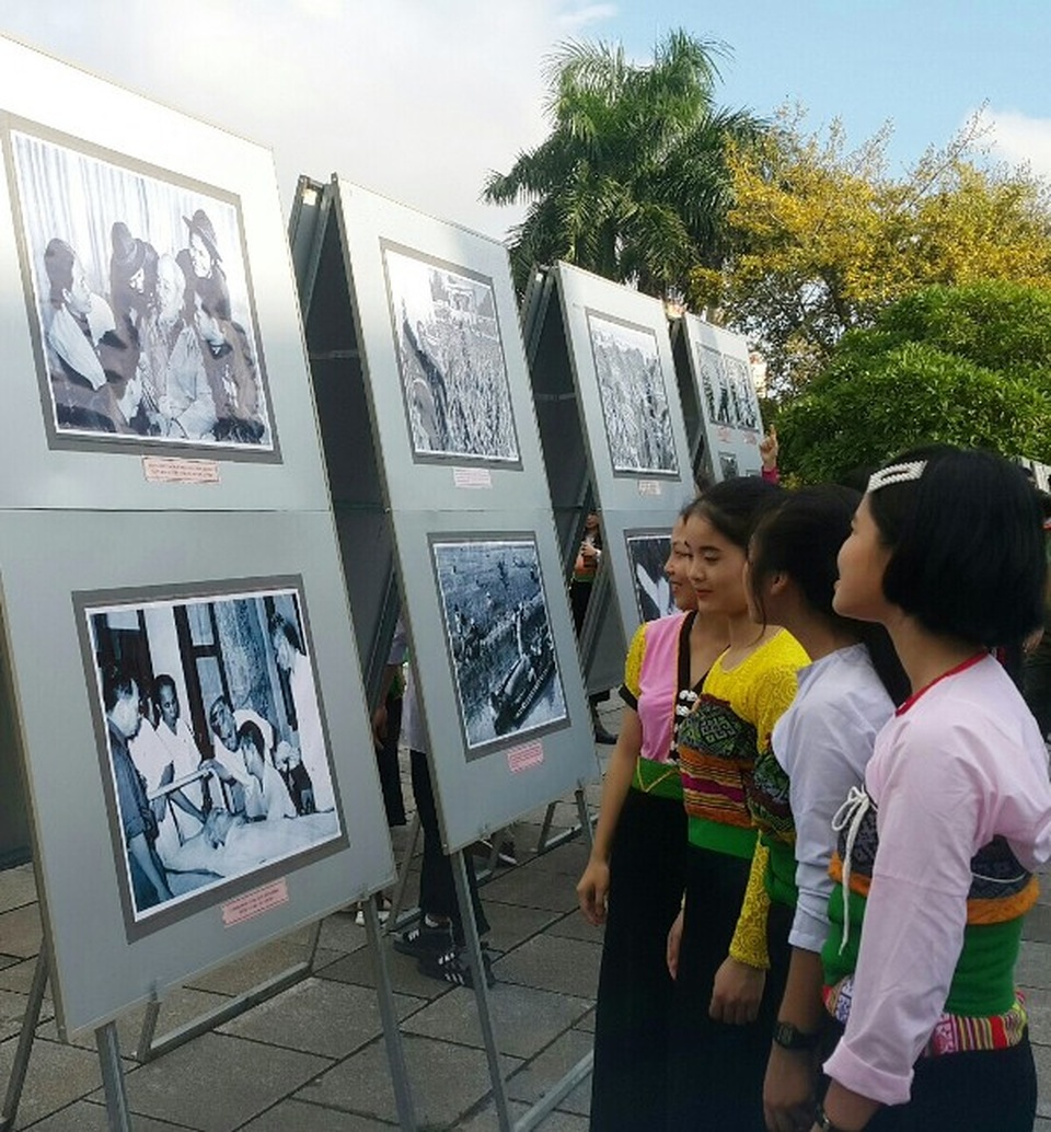 Trưng bày chuyên đề “Bác Hồ với Thanh Hóa - Thanh Hóa 50 năm thực hiện Di chúc của Bác” - 2 Trưng bày chuyên đề “Bác Hồ với Thanh Hóa - Thanh Hóa 50 năm thực hiện Di chúc của Bác” - 2