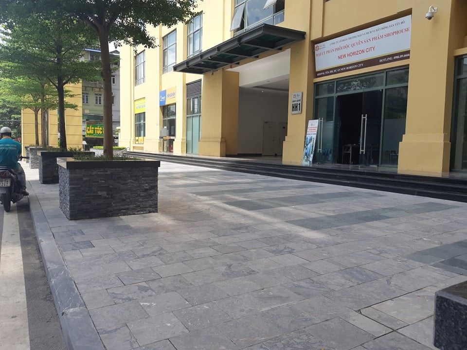 Chổi lau nhà rơi từ tầng 17 chung cư, trúng đầu bé trai 16 tháng tuổi - 3